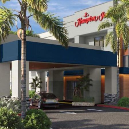 Hampton Inn & Suites Латроп Экстерьер фото