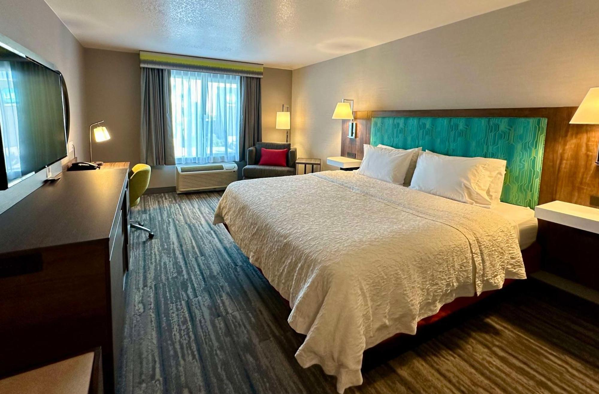 Hampton Inn & Suites Латроп Экстерьер фото